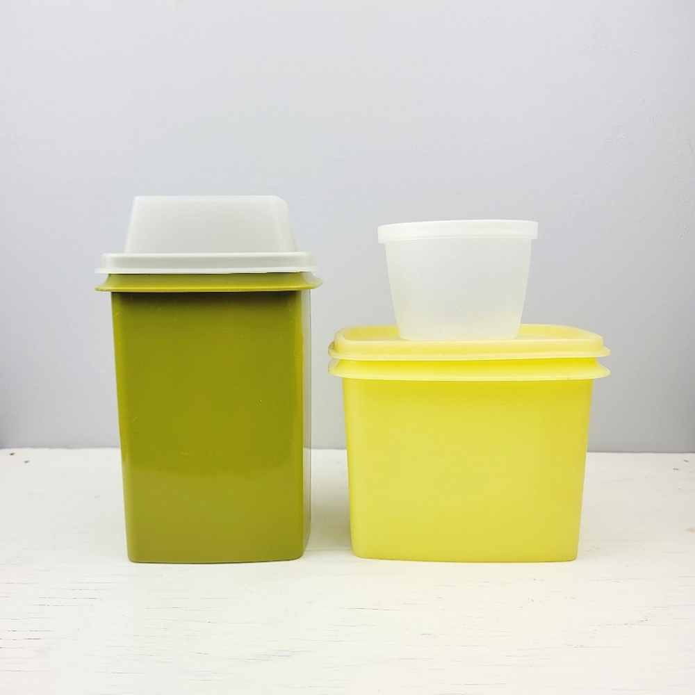 Vintage Tupperware Pickle Keeper 1330-3 and Small Containers